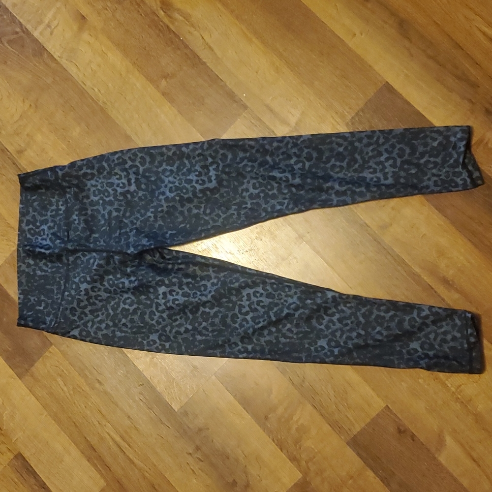 Zyia leopard scrunch butt leggings